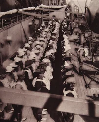 Eine weise Vorsichtsmaßnahme, trotz unserer Beherrschung des Meeres: Truppen werden ausgebildet, um bereit zu sein, aus The Illustrated War News, 1916